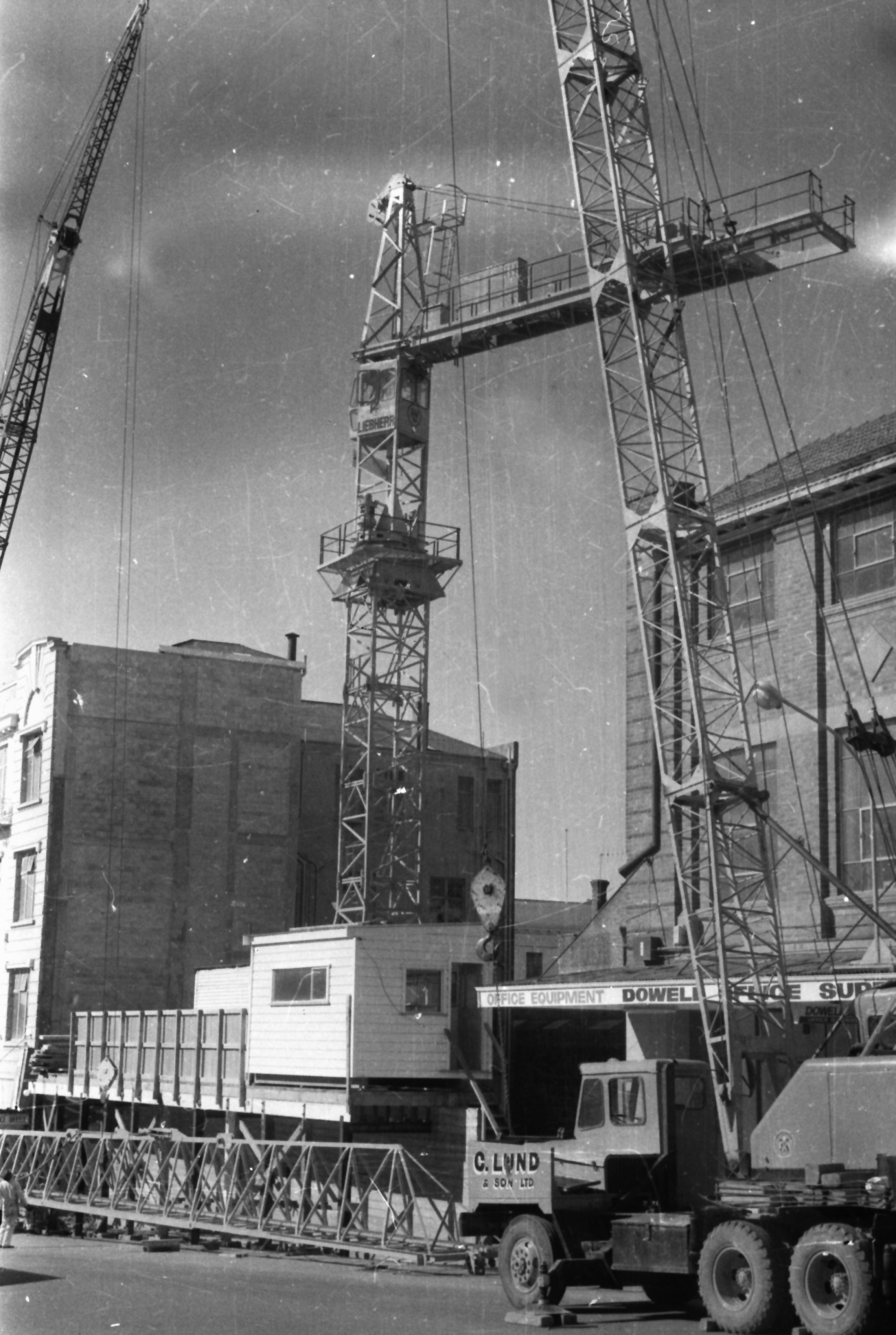 Piling Government Life Building