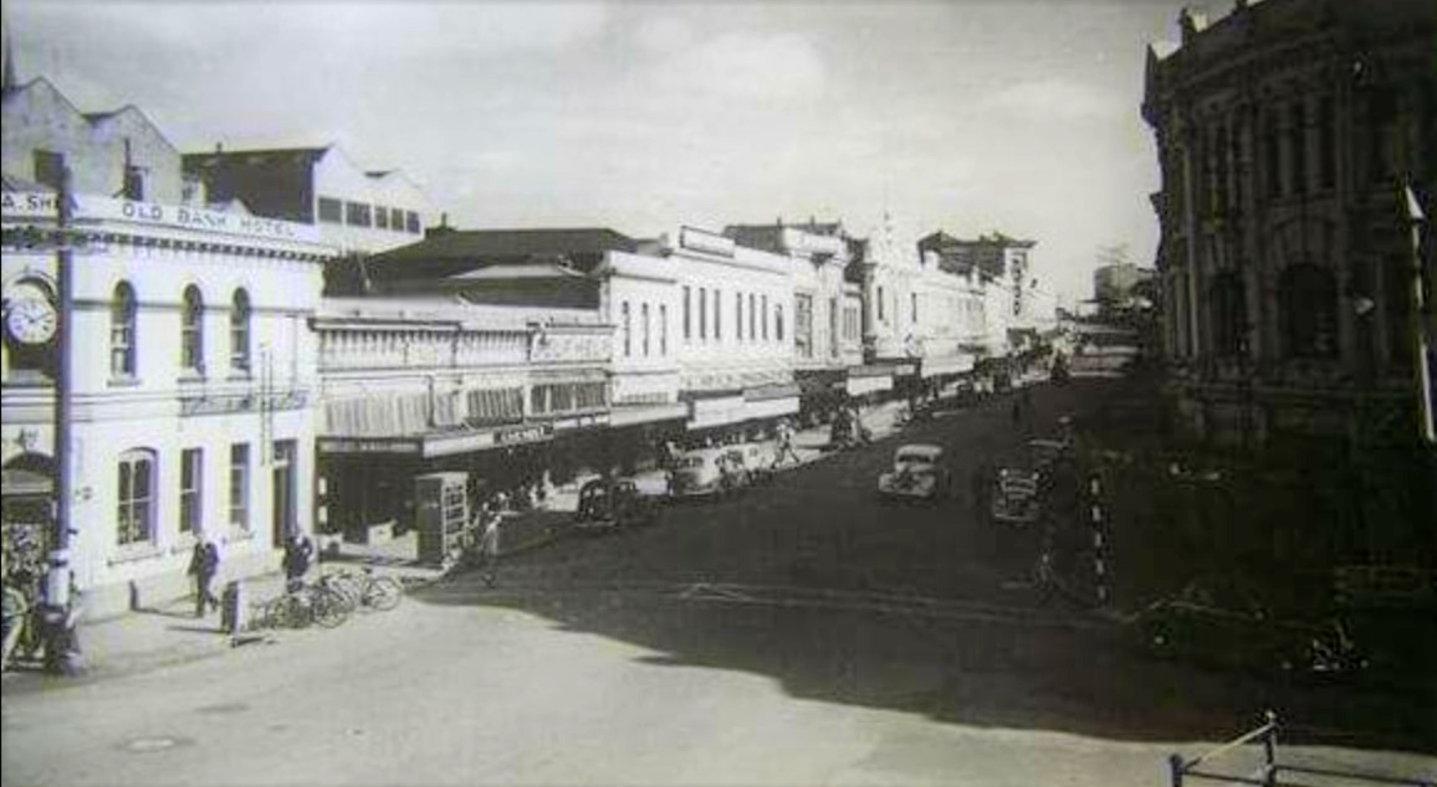 Old Bank Hotel on left